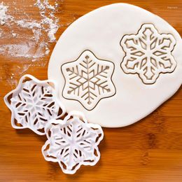 Moldes para hornear Cortadores de galletas de copas de nieve de Navidad plástico Diy 3D Cartoon Presionable Presionable Porta de decoración de pasteles de chocolate