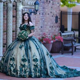 Artı Boyut Emerad Yeşil Quinceanera Elbiseler 3D Çiçek Sweet 15 GÜNE GLITTLER SEALLER BEYAZ KAPSAMI VESTIDOS DE 16 ANOS 326 326