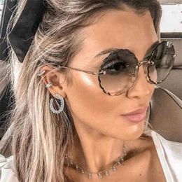 Sunglasses Rimless Round Sunglasses Oversized Shades Clear Lens Fashion Sunglasses Brand Woman Mens Flower Shaped Glasses High quality G230223
