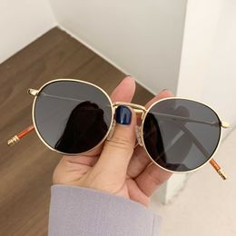 Sunglasses Fashion Tea Gradient Unique Small Metal Round Frame Korean Style Vintage Oval Sunglasses Women Beach sun Glasses High Quality G230223