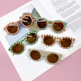 Simpatici occhiali da vista per bambini Occhiali da sole per bambini Occhiali da sole smerigliati per bambini di 1-8 anni Occhiali da sole per bambini alla moda decorativi per bambini