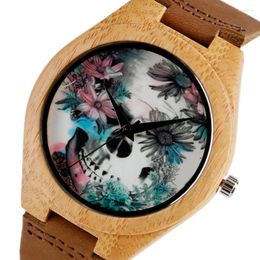 Avanços de pulso Mulheres relógios pulseira de pulseira Bambu Ladies Design Cool Flor Skull Wooden Handmade Band de couro real Casual Nature Wood Clock