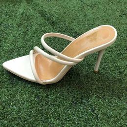 Sandalen 2023 Neue Sommer Frauen Mode Beliebte Candy Helle Farbe Durchbrochene Römischen frauen High Heels Große Schuhe Damen Y2302