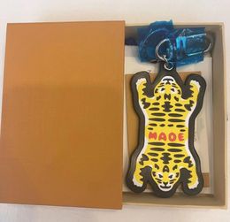 2023 Exclusive new fashion high quality men's and women's leather yellow tiger keyring