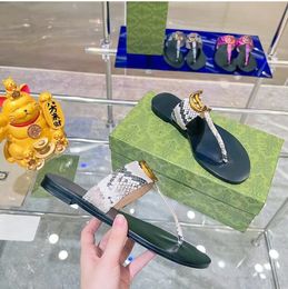 2023 Luxury Desinger Pantofole Moda Uva Sconto Sottile Infradito nero Scarpe di marca Sandali beige Ladie Infradito infradito causale per donna