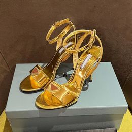 Sandali in argento speculare corium sandali di strass di strass con tacco da tacco da tacco da stiletto a spillo da sera 9 cm Domande di lusso ad alto tacco Sandalo con scatola 35-42