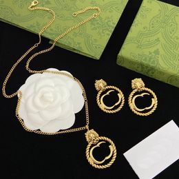 Brincos de pingentes de le￣o vintage conjuntos de j￳ias de designer de designers de letra dupla de letra dourada com presente de anivers￡rio presente de anivers￡rio