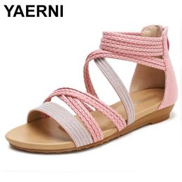 Sandals YAERNI 2021 Spring and Summer New Crossbelt Slope with Roman Sandals Bohemia Ethnic Style Allmatch Holiday Women's Shoes Z0224