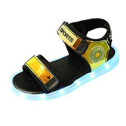 Sandals Girls Sandals LED Color Luminous 2021 New Sequins Kids Children Sandals Softsoled Fashion Summer Shoe Baby Lightup Shoe Z0225