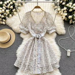 Gentle temperament dress retro floral lace patchwork V-neck dress French first love sweet short-sleeved waist A-line skirt