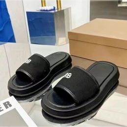 Summer Women Slippers Women Fashion Letter Temperament BUR Slides Luxury Summer Ladies Flip Flat Rubber Gear Bottoms Sandal Beach Flat S 3728