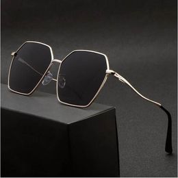 New Fashion square sunglasses Women Sunglasses Classic Oversized Frame Square Metal Men Sun Glasses Brand Design Mirror Eyewear Uv400