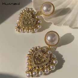 Charm HUANZHI 2020 Vintage Baroque Pearl Big Love Heart Drop Earrings Gold Colour Metal Geometric For Women Girls Party Travel Jewellery G230225
