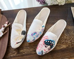 Slippers 2023 Beauty Embroidered Women Cotton Fabric Mules Comfortable Canvas Slides Ladies Home Outside Pointy Shoes
