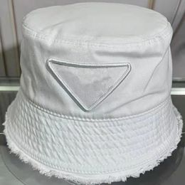 Top Designer Frayed Bucket Hats Caps for Mens Womens Tassels Embroidery Cotton Bonnets Fashion Luxury Sun Protection Summer Beach Vacation Getaway Headwear White