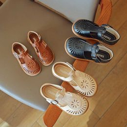 Sandals Children Sandals Hollowout Classic Matte Leather Girl's Sliders Cover Toe Summer Tstrap 2136 Vintage Stylish Kids Flat Shoes Z0225