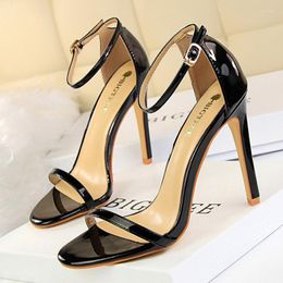 Отсуть обувь Bigtree Super High Heels 11cm Женская патентная кожаная женщина выкачивает сексуальные шпильки Open Toe Ladies 2023