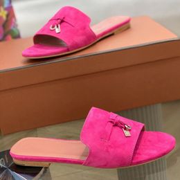 Klasik Marka Tasarımcı Terlik Sandalet Soğuk Tarak Kadın Yaz Slaytları Giyin Çok yönlü bir satır düz dip süet Tatil Beacha Sandal