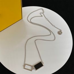 Designer Pendant Necklaces For Women Men Love Gift Classic Sliver Metal Letter F Woman Fashion Gold Luxury Jewelry Chains Necklace 2302282BF