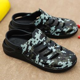 Slippers 2022 Mens Sandals Womens Mules Summer Non-Slip Couple Hole Shoes s EVA Garden Shoes Camouflage Beach Flat Male Slippers Y2302