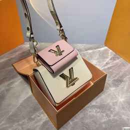 Designer Shoulder Bag Popular Twist Bags Leather Small Square Designers Bag Metal Long Chain V Shaped Buckle Simple Fashion Very Nice Dhgate 560