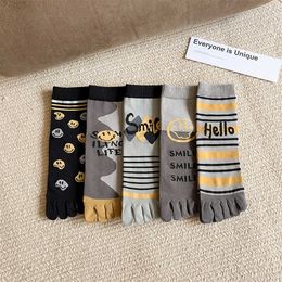 Men's Socks Cotton Men's Socks Ankle Cycling Letters Fivefinger Gift Stripes Summer Short Funny Fun Man Male Sock Sports Socks Z0227