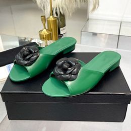 Womens Low Heels Sandals With Flowers Real Leather Classic Green Slippers Slide Designer Mule Retro Round Toes Outdoor Mule Open Shoe Ladies For Summer Flip Flops