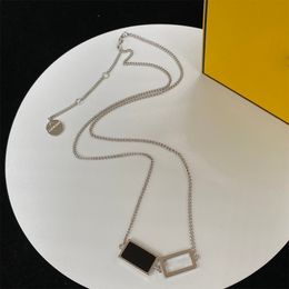 Luxury Designer Pendant Chain Necklaces For Women Classic Sliver Metal Letter F Mens Jewellery Classic Necklace Fashion Love Gift 2302282BF