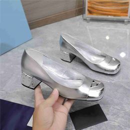 Top Design Dress Shoes Fashion 2023 Pradity Women Leather High Heel Letter Logo Party Wedding Tourism Holiday Casual Flat Shoes 03-13