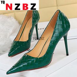 Dress Shoes 2023 Sexy Women Green 9.5cm High Heels Pumps Designer Patent Leather Stiletto Scarpins Wedding Bridal Prom Plus Size