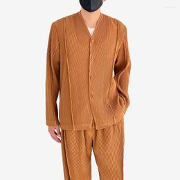 Men's Suits Miyake Pleated Men's Casual Suit Autumn 2023 British Retro Fashion Urban Jacket Back Slit Business