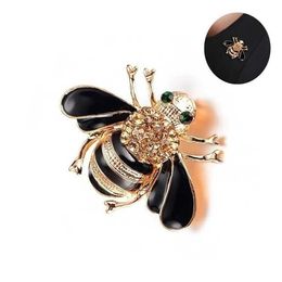 Pins Brooches Delysia King Pop Edition Premium Crystal Honeycomb Fashion Drip Oil Design Banquet Elegant Temperature Badge G230529