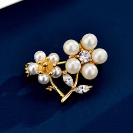 Pins Brooches Women's fashion white pearl crystal flower women's luxury gold Colour zircon alloy plant brooch safety pin G230529