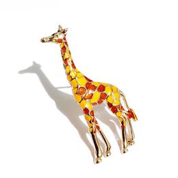 Brooches Classic Giraffe Chest Women's Accessories Men's Set Coat Pins Korean Fashion Enamel Animal Jewellery New Arrival 2023 G230529