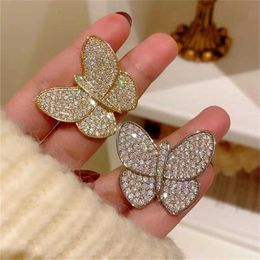 Brooches 2023 Korea Elegant Rhinestone Crystal Butterfly Breast Pins Alloy Accessories Fashion Women's Tight Corset Jewelry Gifts G230529