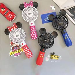 Kreskówkowy Luminous mały wentylator przenośny USB Ładowanie ręczne mini student Summer Outdoor Portable Fan Travel Dift Outdoor Prezent