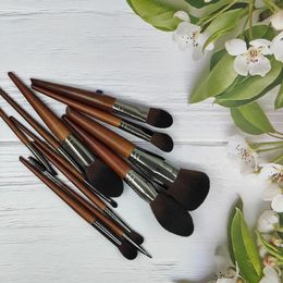 Brushes 11Pcs High Quality Makeup Brush Set Perfect Blush Powder Eye Shadow Micro Brush Shadow Kit Kabuki Makeup