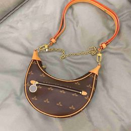 Totes Women's classic shoulder Bags Luxury Designer half moon leather bag old flower clutch MENS handbags totes zipper strap Metal fittings chain crossbody