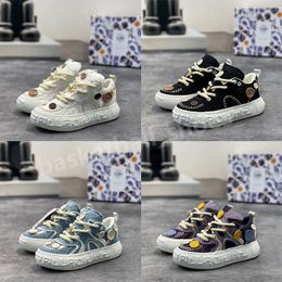 Designer Donna Uomo Scarpe casual Ricamo Sneaker Fluff Superiore Suola in gomma Comode sneakers basse Taglia 35-44