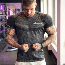 Men's T-Shirts 2019 new Men T Shirt Gyms Bodybuilding Breathable Fit Shirts Mens Short Sleeve Workout Male Casual Tees Tops camiseta masculina T230601