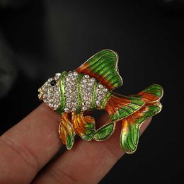 Pins Brooches Crystal inlaid tropical fish Female painting oil Beautiful marine animal breast Fashion chest 3-color Jewellery gift G230529