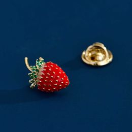 Pins Brooches Women's fashion crystal cute strawberry luxury gold zircon alloy plant brooch safety pin G230529