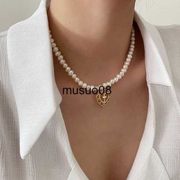 Pendant Necklaces Retro Girl Palace Hollow Love Cross Pendant Pearl Necklace Chocker Clavicle Chain Necklace Jewellery for Women Beads J230601