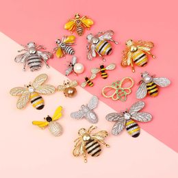 Pins Brooches Women's crystal pearl cute bee suitable for women luxury gold silver zircon alloy enamel animal brooch safety pin G230529