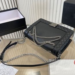 Vintage Boy Women Designer Flap Bag Aged Silver Metal Hardware Chain Adjustable Leather Strap Crossbody Shoulder Handbag Large Capacity Luxury Purse 28x18cm