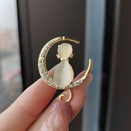 Pins Brooches Cute cat breast is female cartoon opal zircon kitten animal elegant girl casual party pirate gift G230529