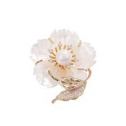 Pins Brooches WEIMANJINGDIAN brand new arrival of high-quality fresh water pearls and shell flower brooches G230529