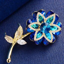 Pins Brooches Simple and elegant blue crystal flower suitable for women luxurious rose yellow zircon alloy plant brooch safety pin G230529