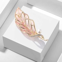 Pins Brooches Women's fashion crystal pearl cute feather luxury gold zircon alloy plant brooch safety pin G230529