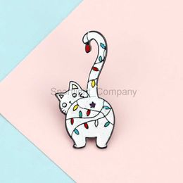 New Lovely Animal Brooches Cartoon Long Tail White Tabby Cat Enamel Pins Women Men Fashion Badge Jewellery Denim Clothes Lapel Pin